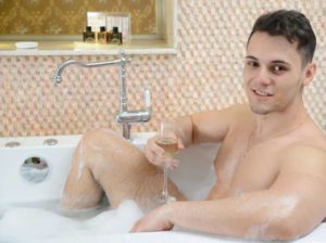 sexy gay muscle cam guy briann smith in the bathtub